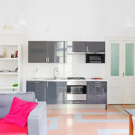 Апартаменты Casa Conforti Luminosa In Centro Неаполь